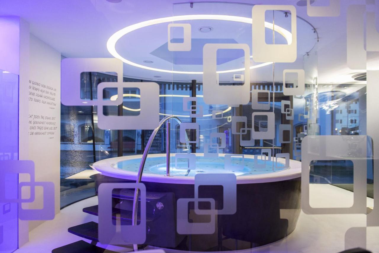 Hotel Cosmea 4 Stars - Your Honeymoon & Dolomites Experience Ortisei Ngoại thất bức ảnh